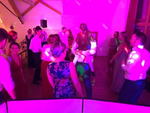 Hochzeit im Dorfgemeinschaftshaus in Würzberg